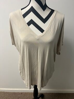 Express Light Beige V-Neck Short Sleeve Tee